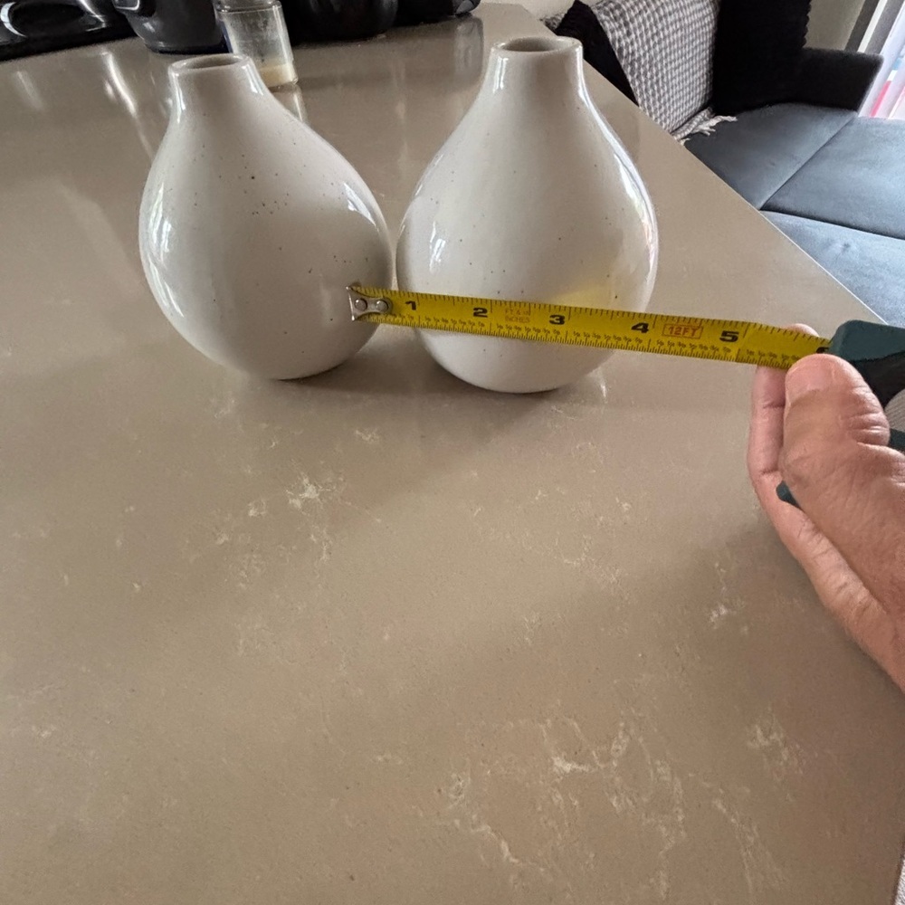 Elegant White Ceramic Vases - Picture 5 of 5
